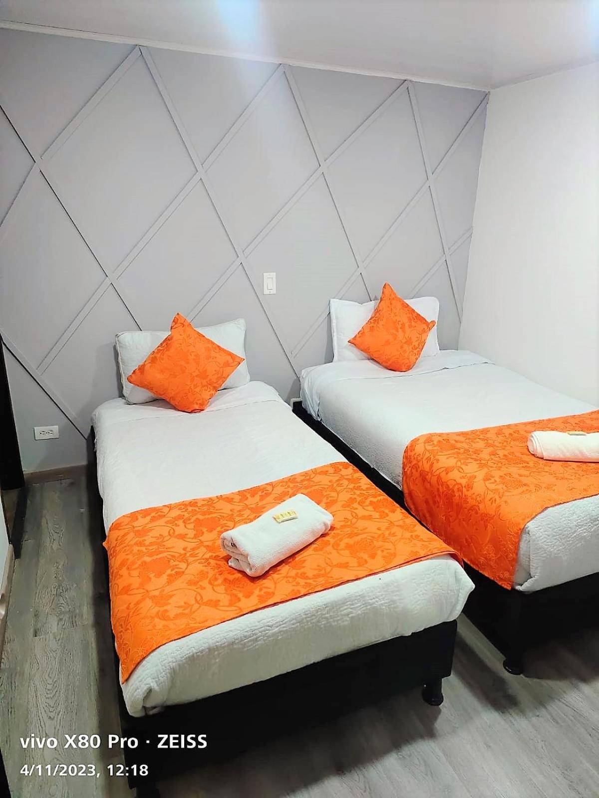 Hotel Kristal Ferial Богота Екстериор снимка