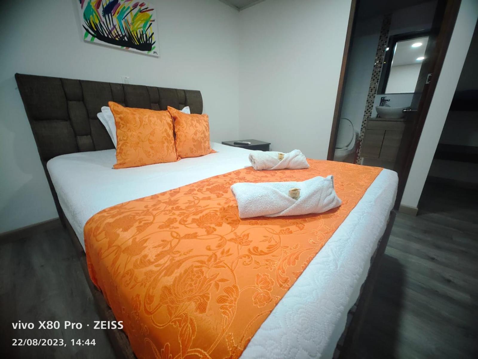 Hotel Kristal Ferial Богота Екстериор снимка