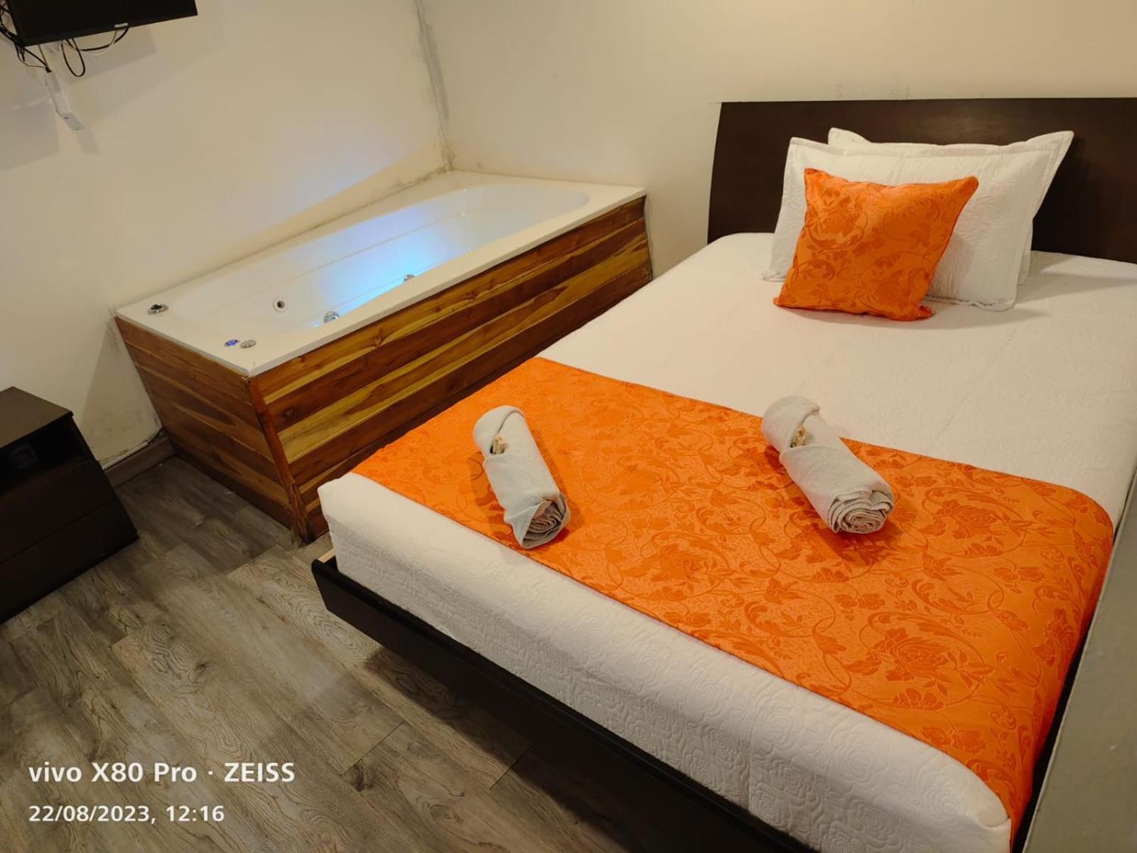 Hotel Kristal Ferial Богота Екстериор снимка