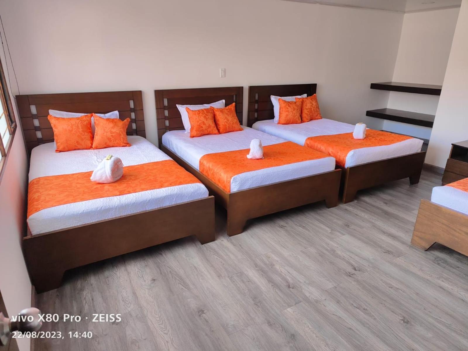 Hotel Kristal Ferial Богота Екстериор снимка