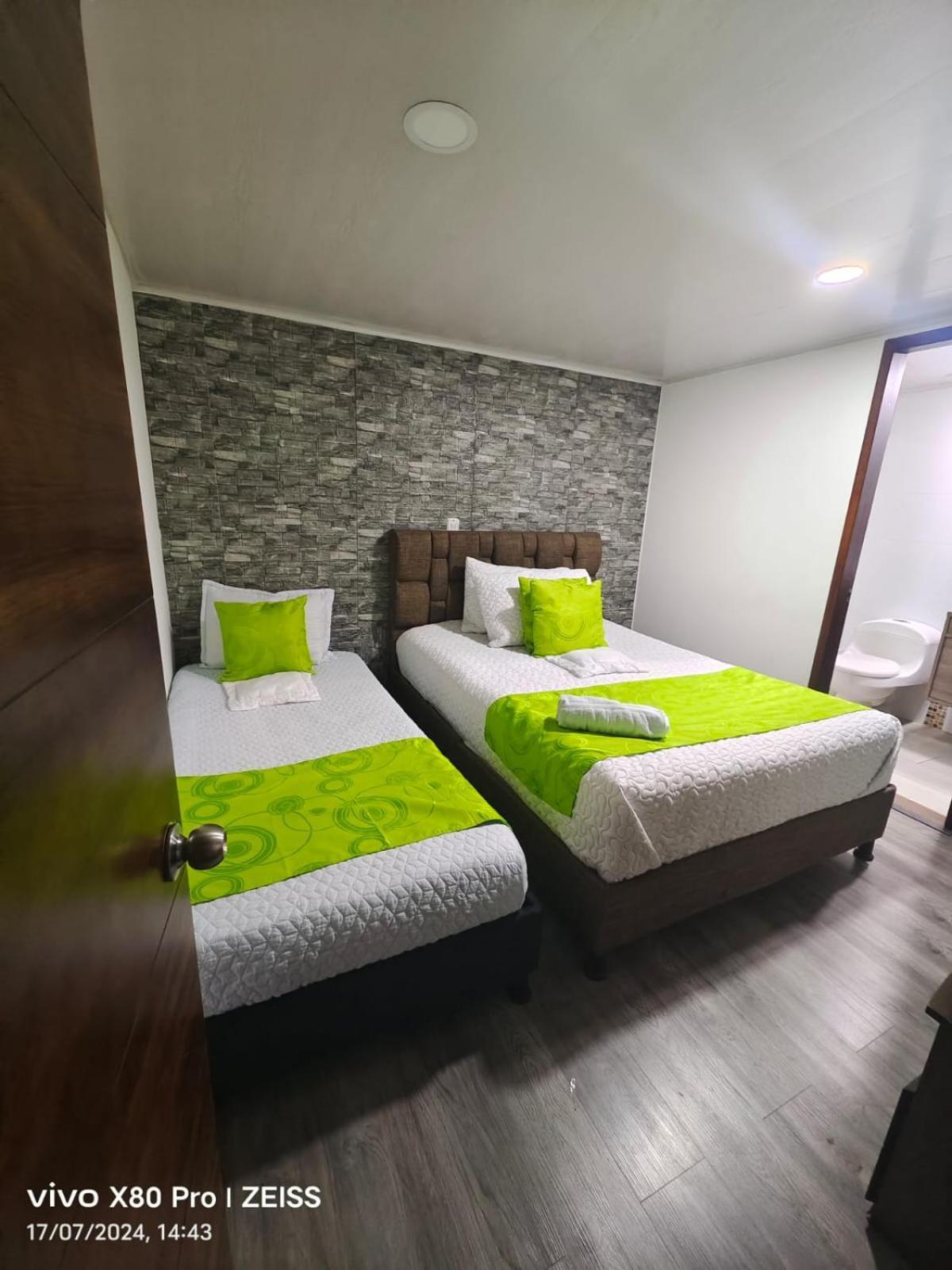 Hotel Kristal Ferial Богота Екстериор снимка