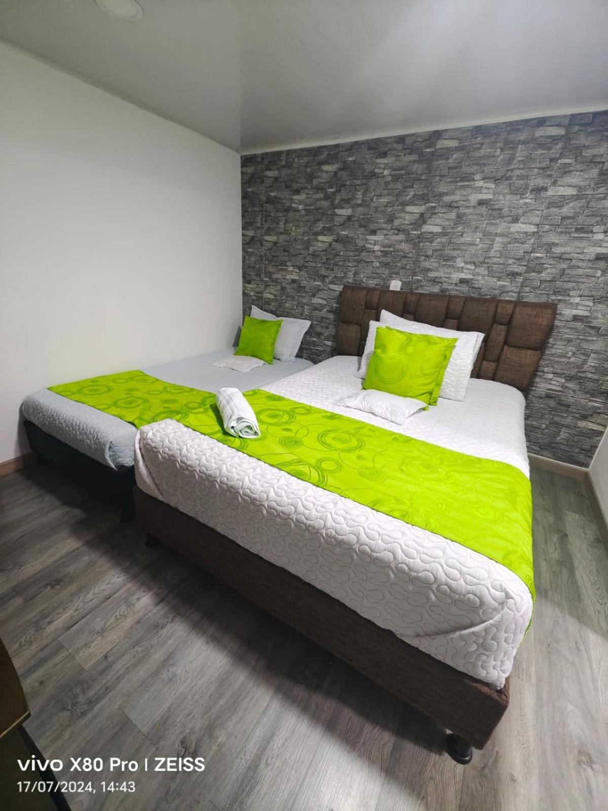 Hotel Kristal Ferial Богота Екстериор снимка
